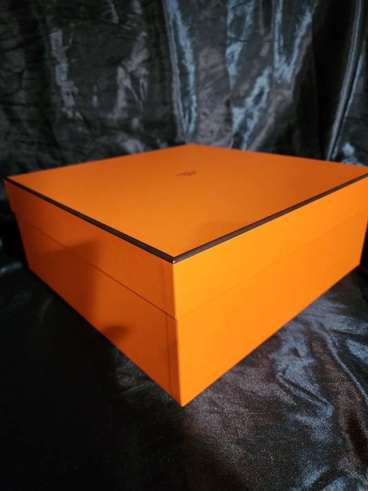 Authentic HERMES Empty Box 14x14x5.5" Number 081 With Booklet
