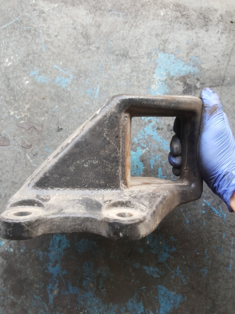 FREIGHTLINER SPRING HANGER 16-15434-000