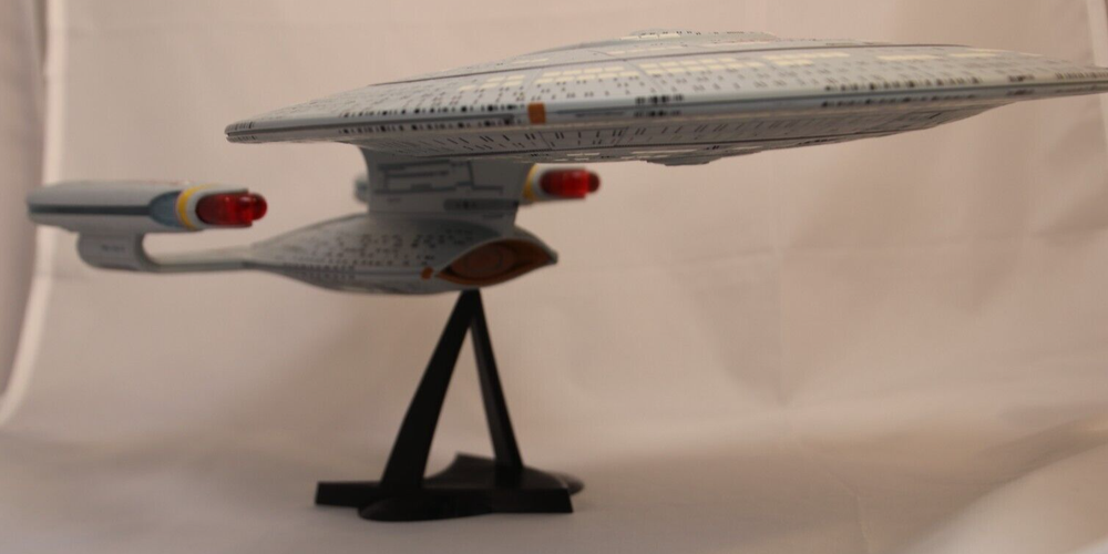 Diamond Select Star Trek USS Enterprise-D Dual Display Stand