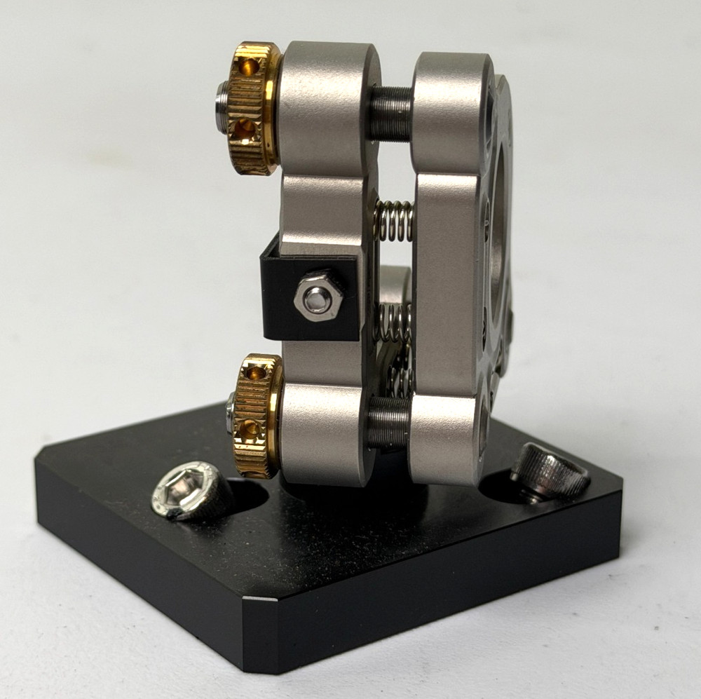 Three-Axis Kinematic Mirror Mount Precision Adjustment w/ Mount