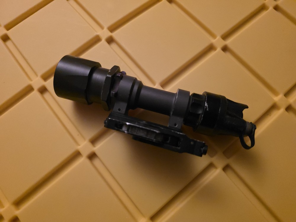 Surefire M952 Flashlight with Quick Detach Mount