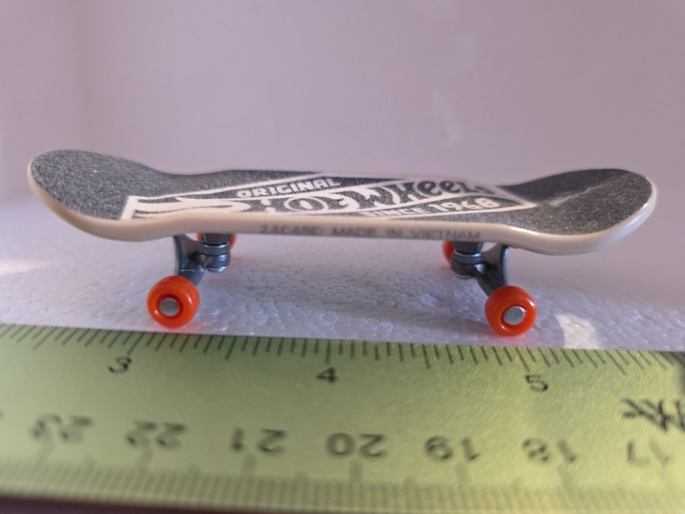 Hot Wheels Skate Board / Finger Flip Board/ Tech Deck Loose USED