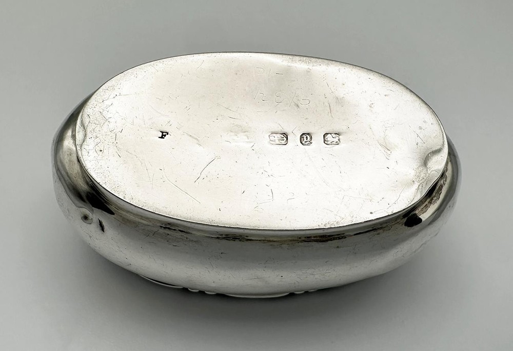VICTORIAN EMBOSSED SNUFF BOX STERLING SILVER BIRMINGHAM 1898
