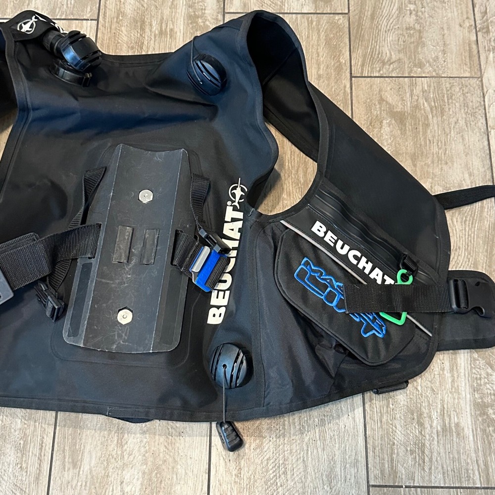 Beuchat Master Lift Equalizer Size M Buoyancy Compensator CLEAN!