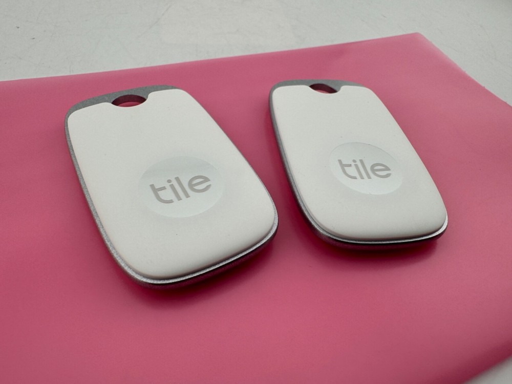 [2-PACK] TILE PRO (WHITE) 2022 BLUETOOTH TRACKER FINDER - [RE-50001] - [USED]