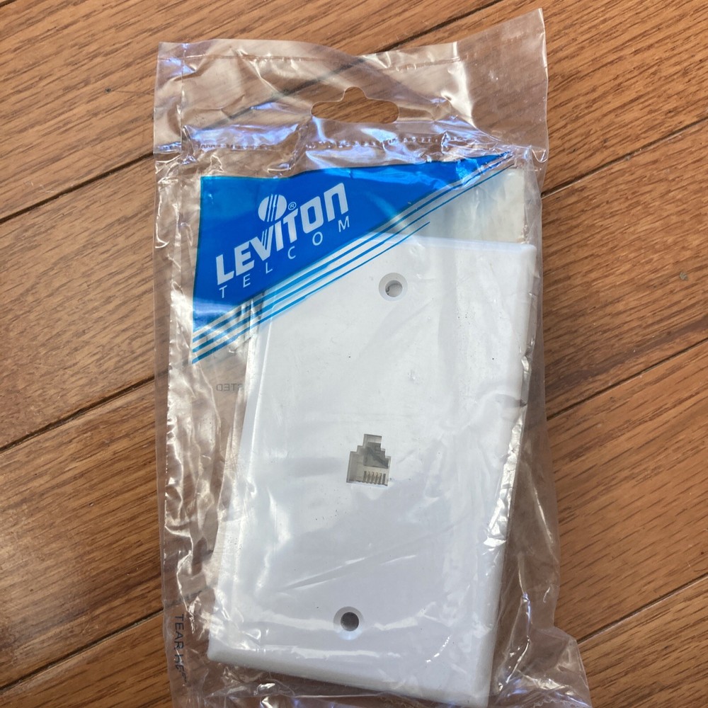 Leviton 40249-W Type 625B4 4-Conductor Flush Mount Jack Smooth Face White
