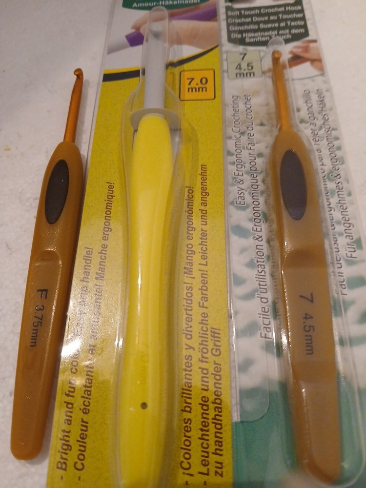 Clover Crochet hooks 3 different sizes 2 new