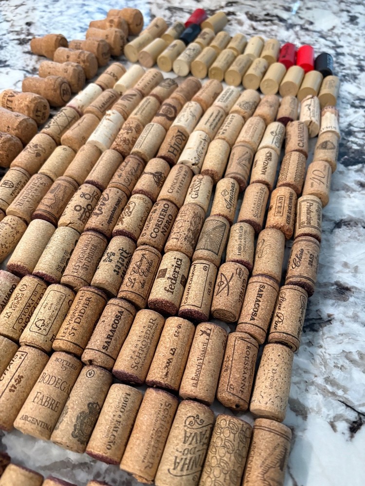 NATURAL & SYNTHETIC Assorted RECYCLED WINE CORKS OVER 320.