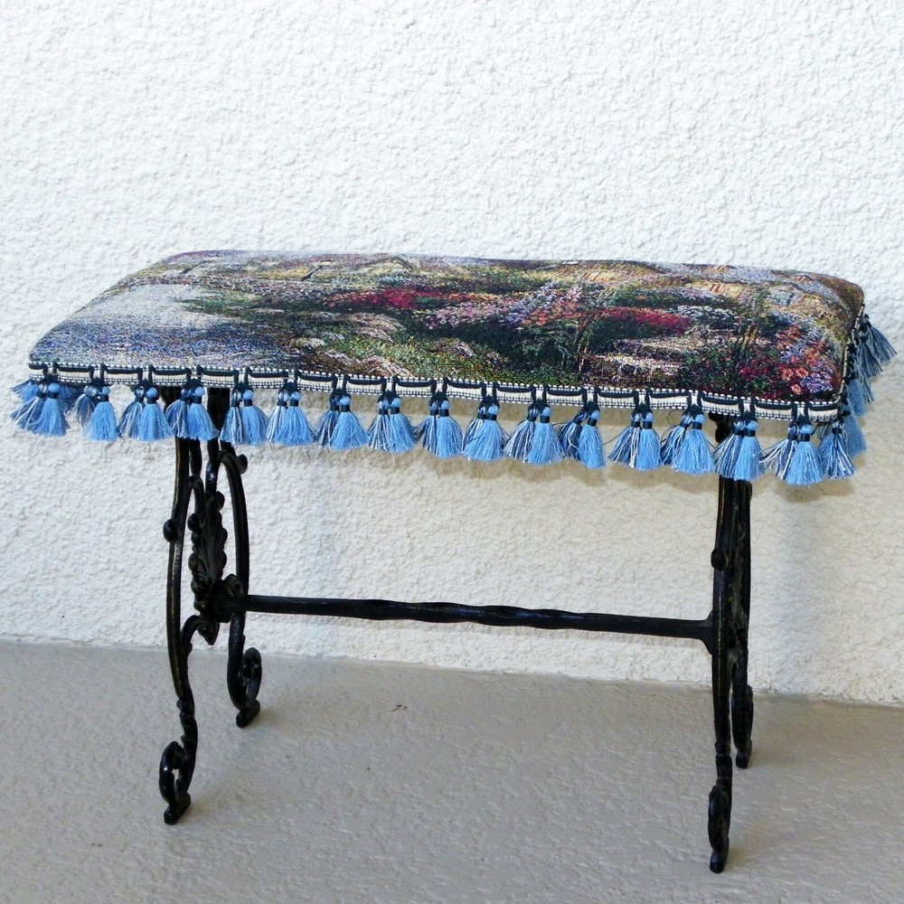 VICTORIAN STYLE CAST IRON PIANO VANITY BENCH STOOL