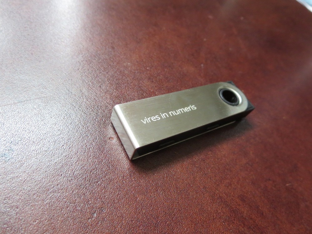 Ledger Nano S USB Hardware Wallet, Bitcoin Ethereum