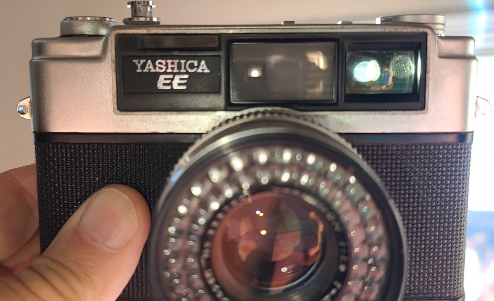 Yashica EE Rangefinder Camera W/4.5cmf:1.9, Tested Working. Case,cap 9+