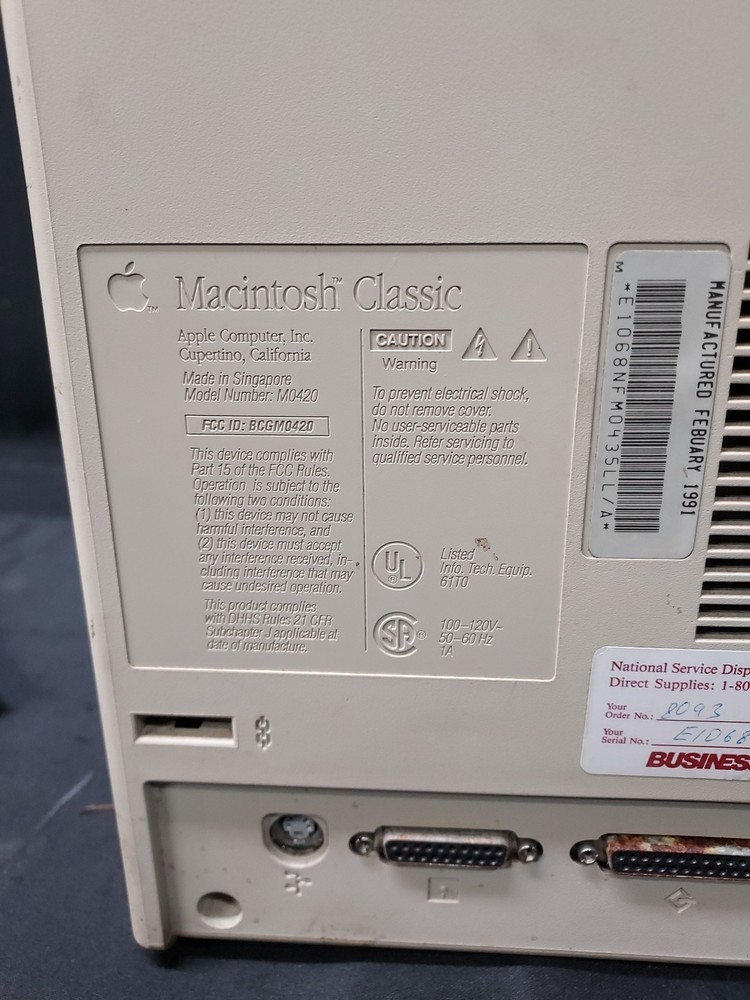 1991 Apple Macintosh Classic M0420 w/ Keyboard - Untested No Cords Might Work ?