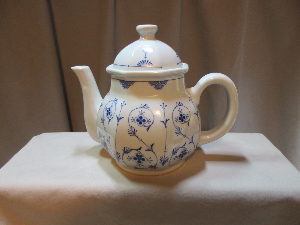 The Tuscany Collection Tea pot
