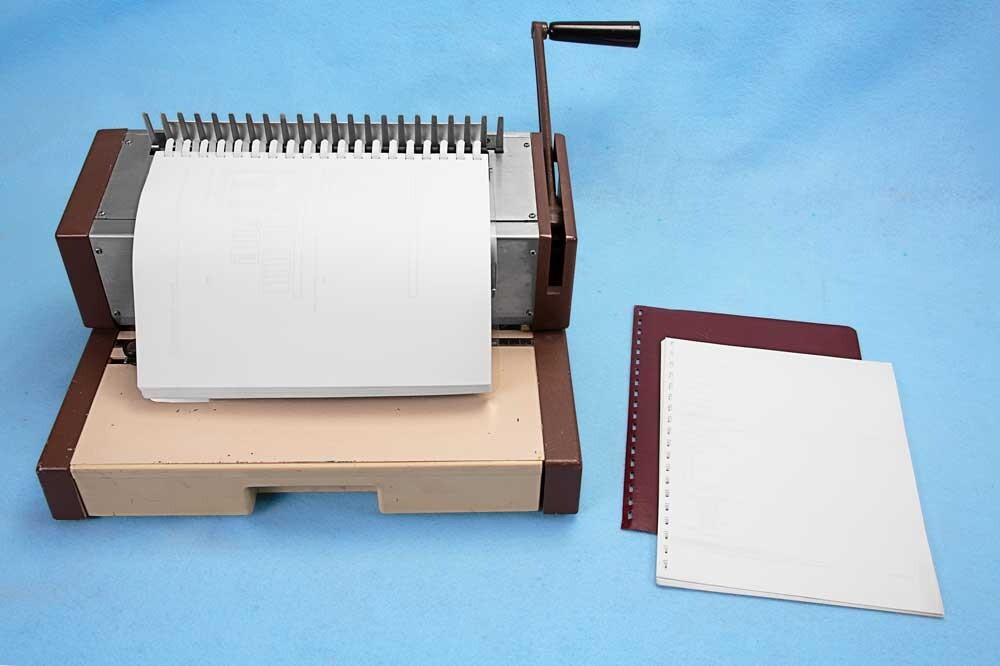 HIC HPB 210 COMB BINDING MACHINE WITH LARGE ASSORTMENT OF COMBS