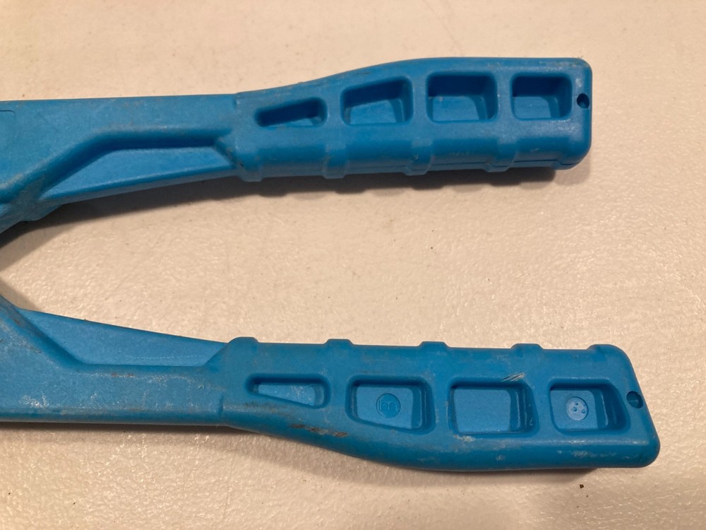 SharkBite Pex Crimp Tool Kit 865896 with PEX crimp tool kit #865896