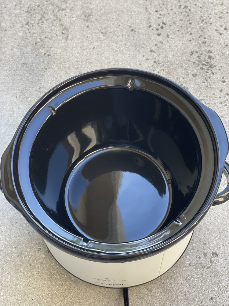Hearth & Hand The Crockpot 3-Quart Slow Cooker *Missing front knob*