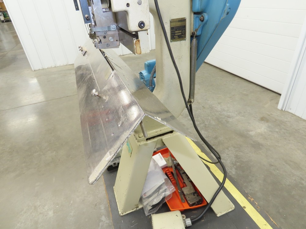 Bostitch 17 Bronco Multi Head Stitcher Saddle Industrial Wire Stapler 115V