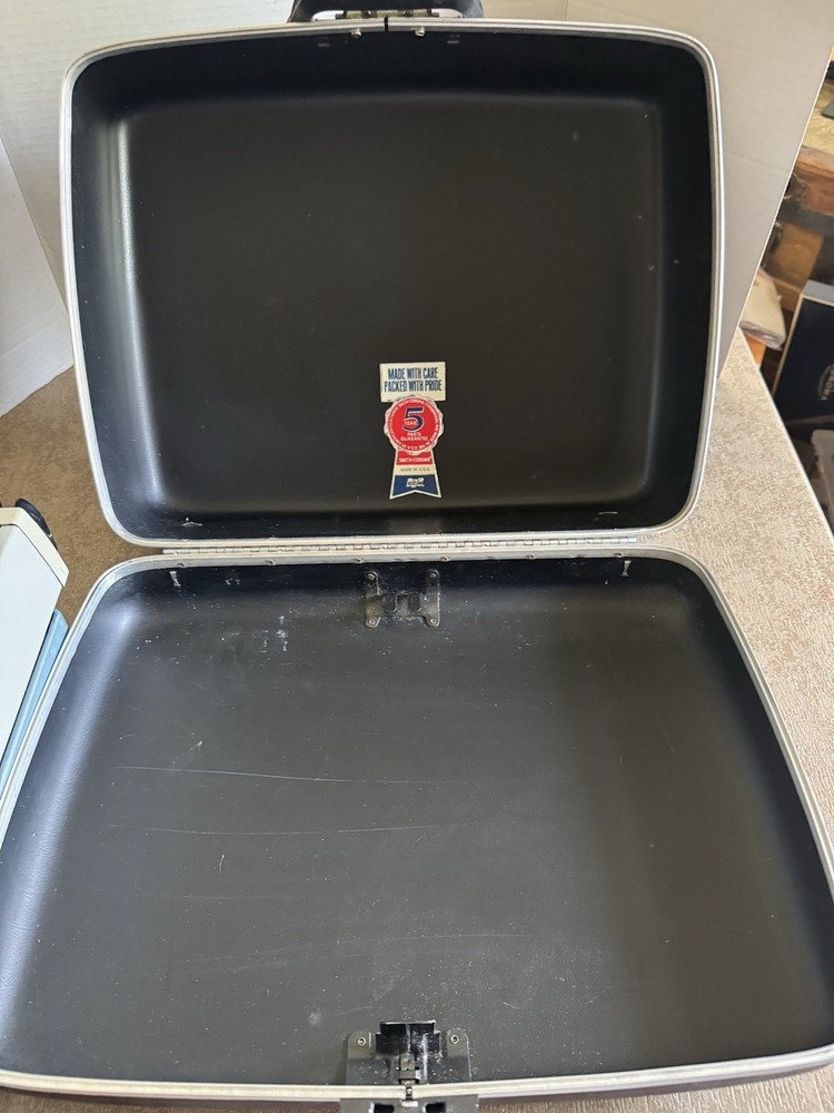 Smith-Corona Electra 220 electric typewriter with case Cursive Type Excellent