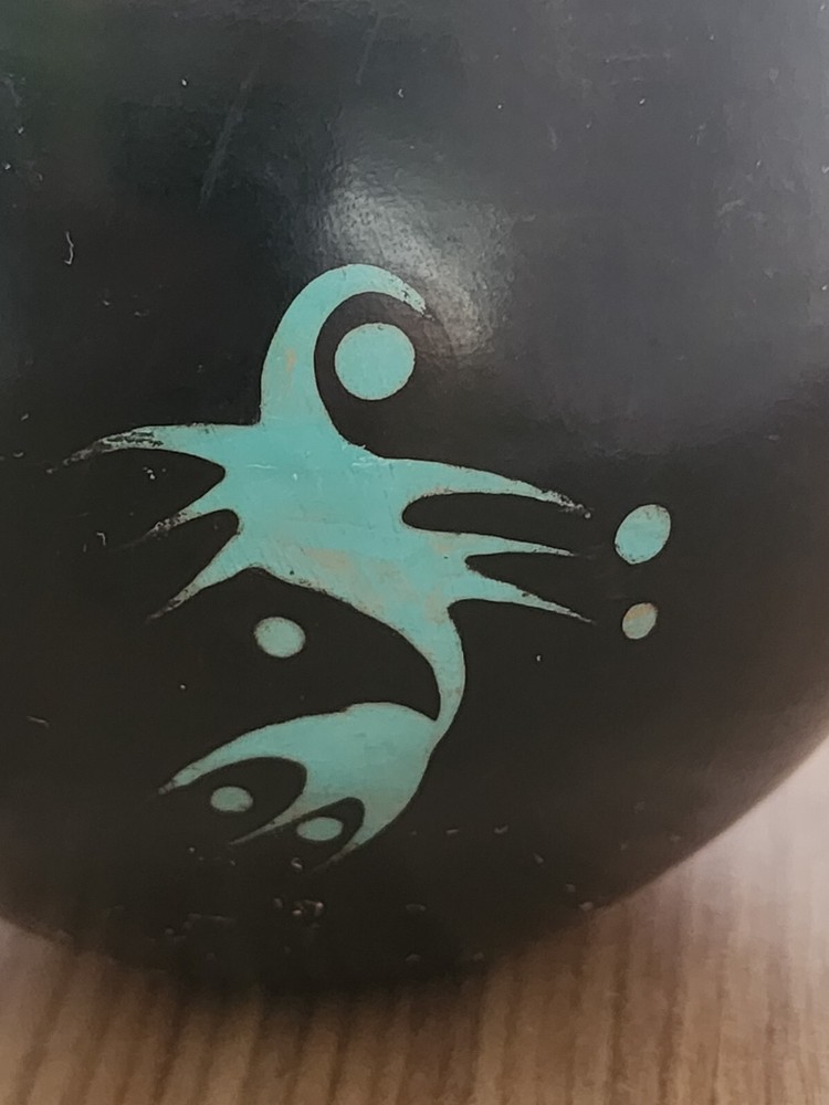 Beautiful Vintange Peruvian Vase Signed