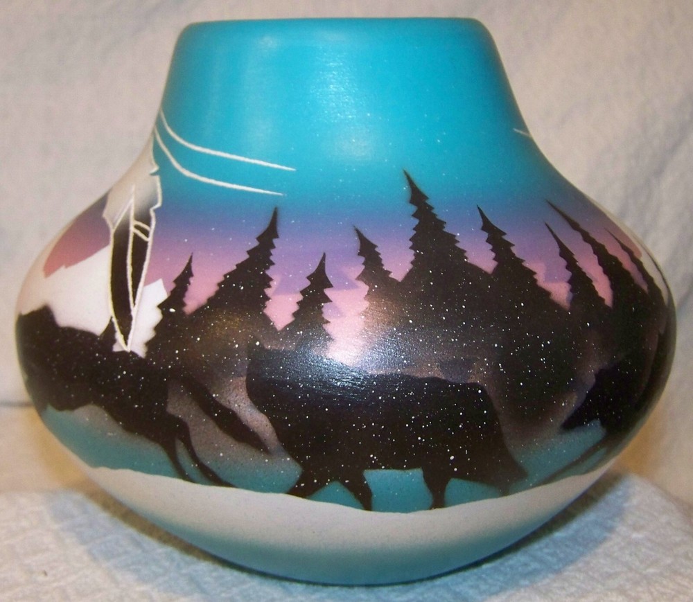 HOZONI NAVAJO POTTERY POT