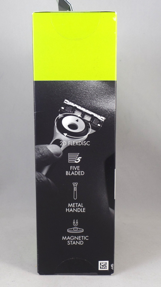 Gillette Labs Sharp White Edition Exfoliating Bar Razor with Refill + Stand