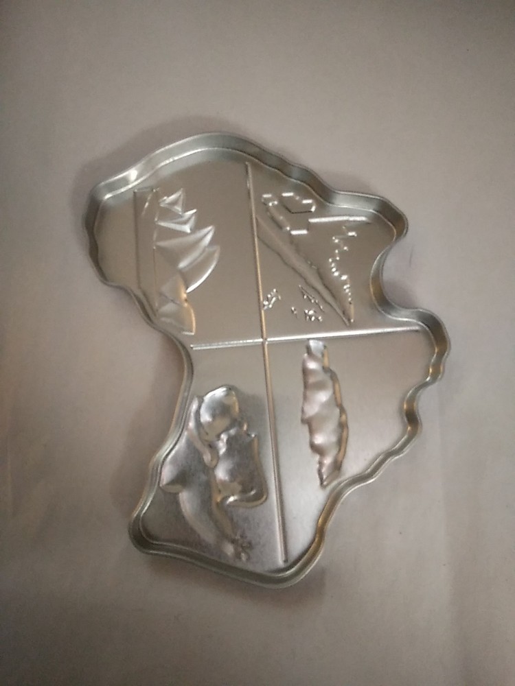 Australia Shaped Lidded Tin Box Sydney Outback Koala Decorative