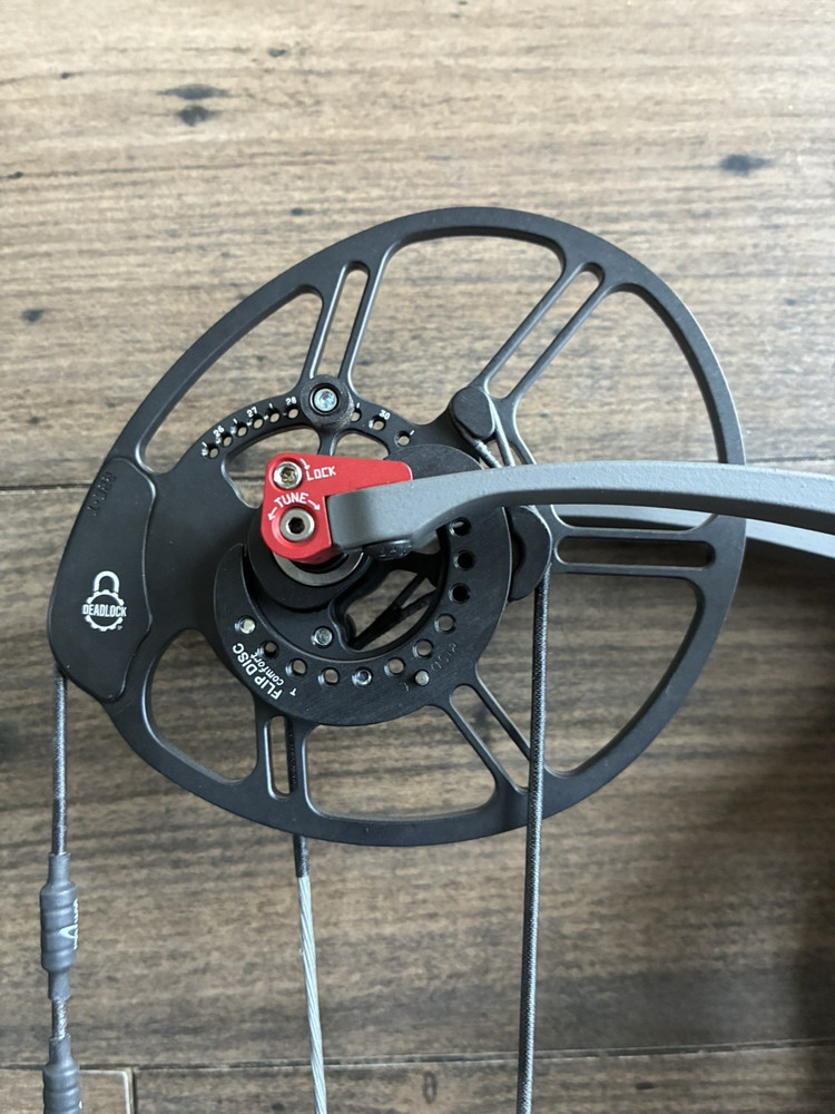 BOWTECH CARBON ONE RH 25.5-30.5" 60-70# SMOKE GREY