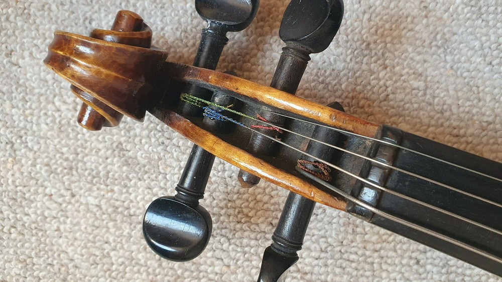 Beautiful old Viola, beautiful flamed