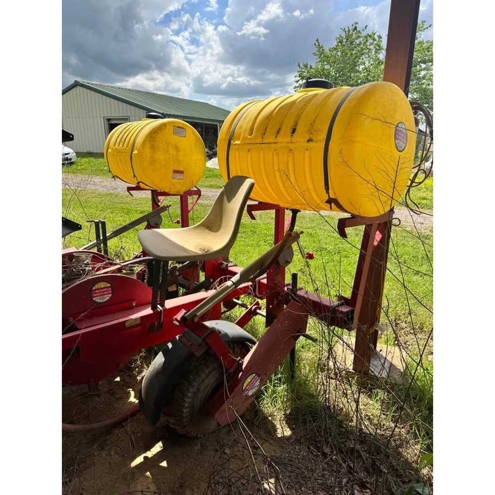 Two Row Mechanical Transplanter with 2 Tanks￼