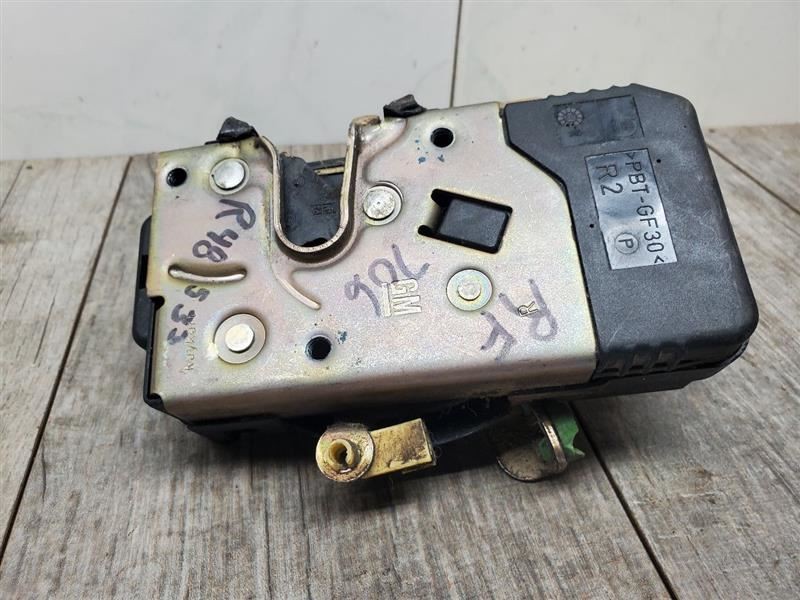 SAT L SDN 2002 Passenger Right Front Door Latch 75884
