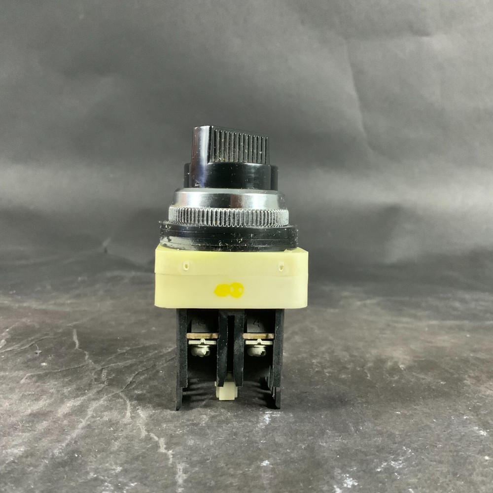 FUJI AH30-P2 SELECTOR SWITCH ($15 OBO)