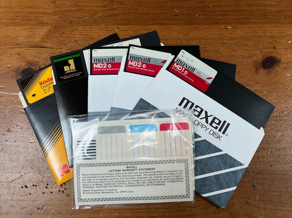 🍏 Five Assorted SS/DD 5.25 Floppy Disks Assorted And Labels