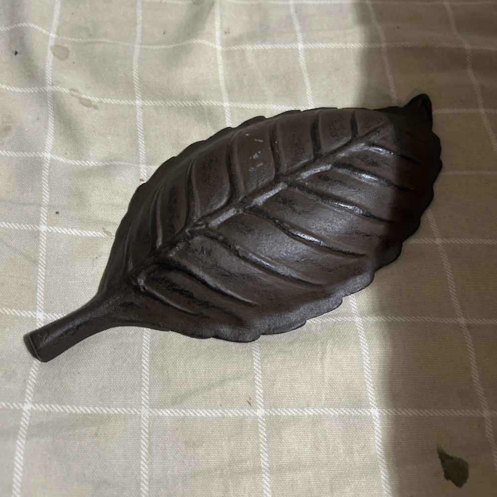 cast iron leaf dish