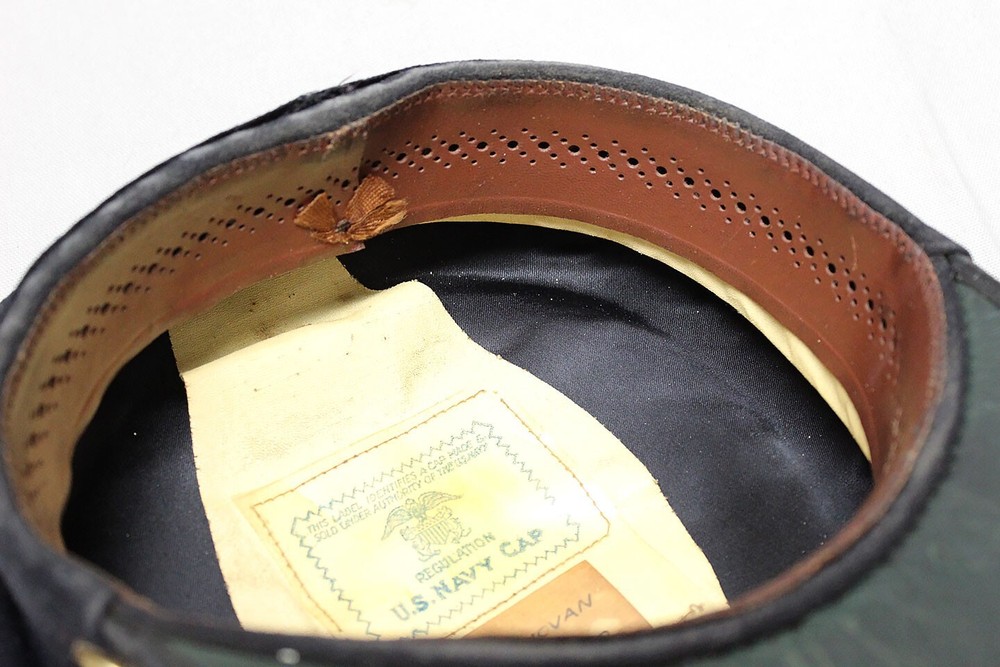 US Navy WW2 Officer Visor Cap – Named . HU380