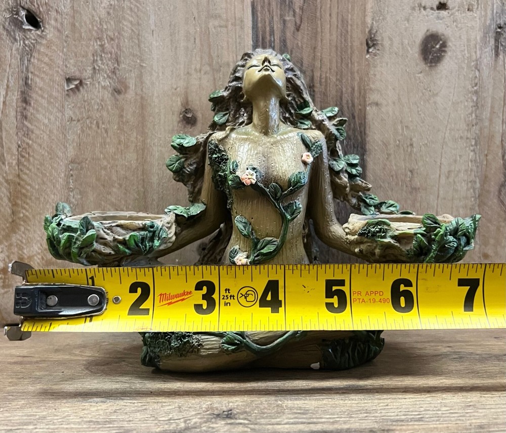 Gaia Resin Candle Holder 7" x 5"