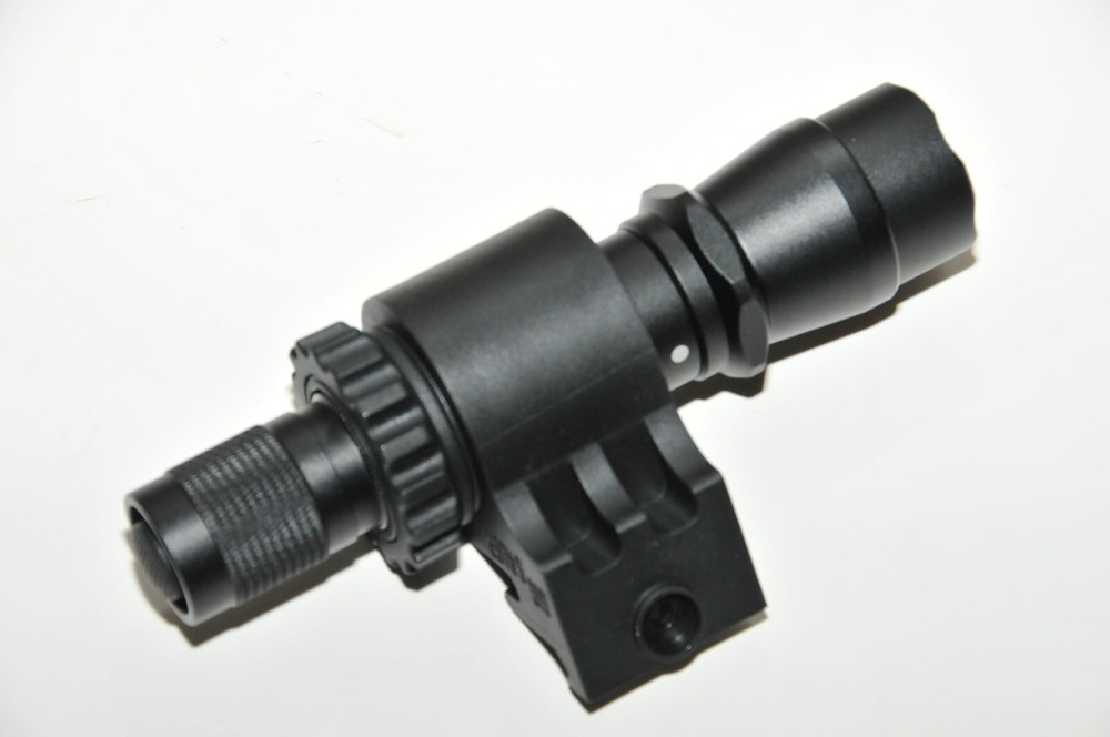 ITAC DEFENSE TACTICAL FLASHLIGHT W/MOUNT & HOLSTER
