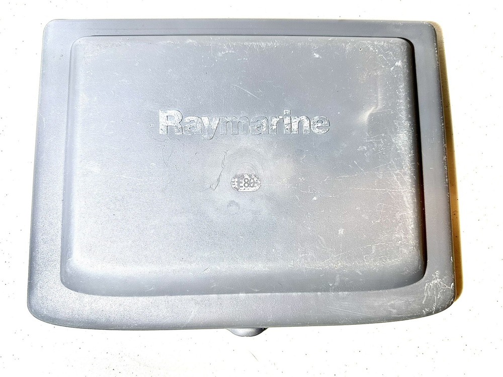 RAYMARINE E80 E02011 GPS NAVIGATION CHART PLOTTER SONAR FISHFINDER RADAR & COVER