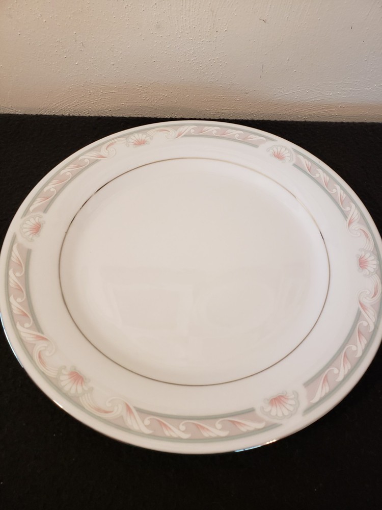 CROWN MING FINE CHINA 5PC. DINNERWARE PLACE SETTING "COQUILLE" PATTERN