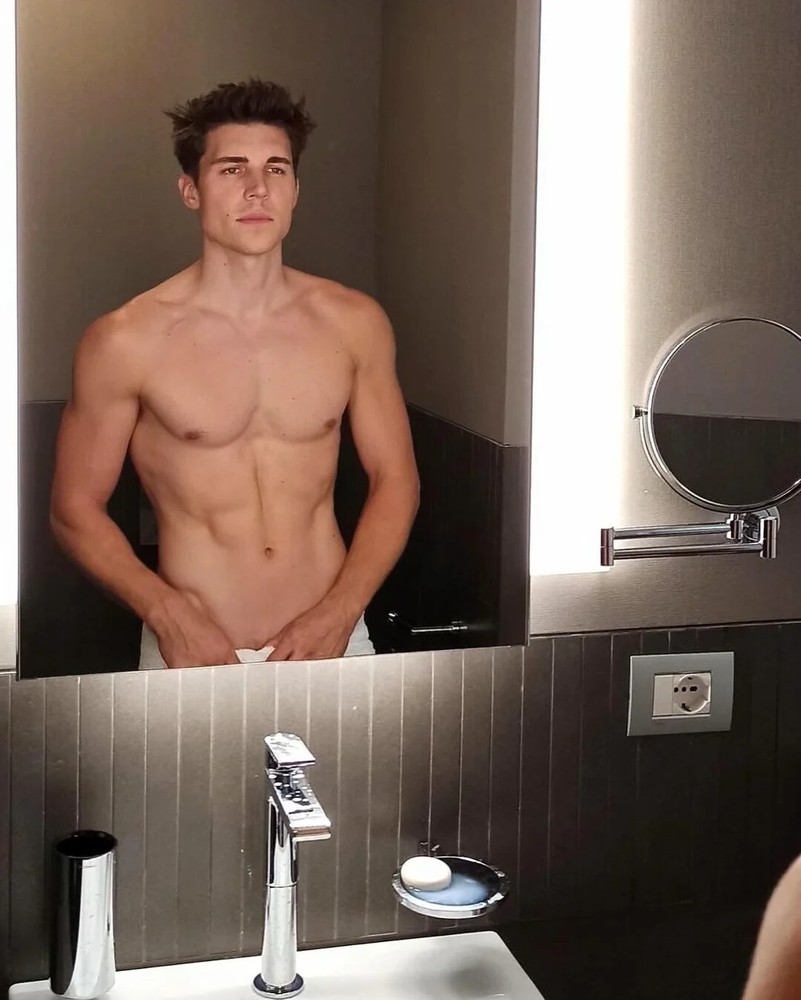 NOLAN GERARD FUNK 8X10 Photo
