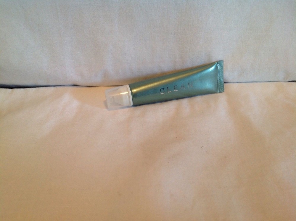Clean Disappearing Trick Cuticle Remover - RARE