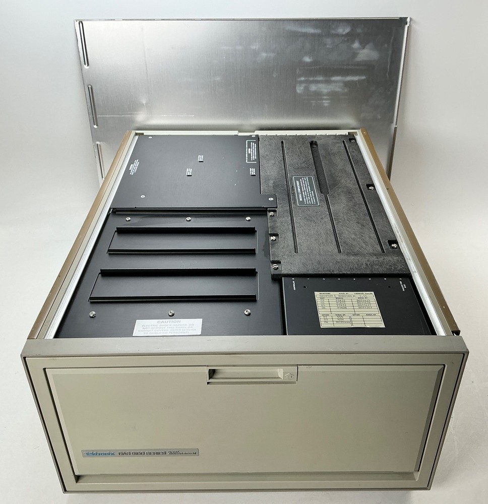 Tektronix DAS 9100 Digital Analysis System Logic Analyzer Mainframe
