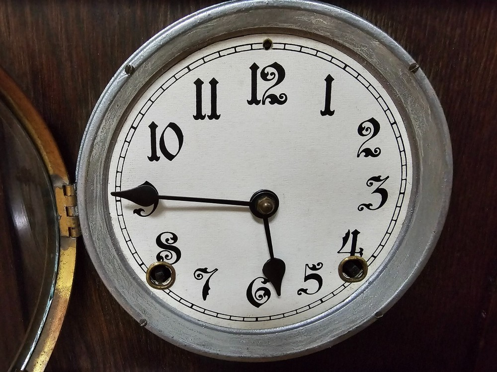 VINTAGE INGRAHAM WOOD MANTEL CLOCK ( SEE DESCRIPTION)