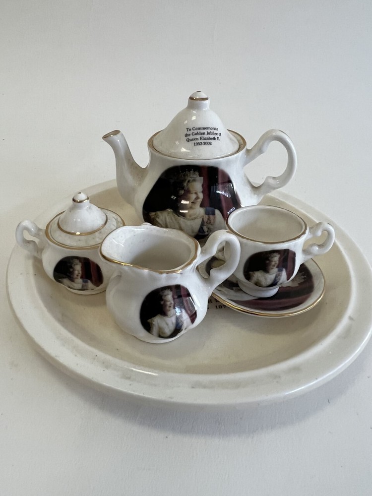 Commemorative Mini Tea Set for Queen Elizabeth !! from 2002
