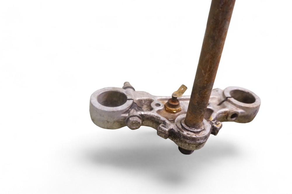 Triumph Aluminum triple tree top lower *2868