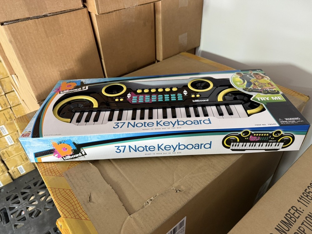 NEW Billboard 37 Key keyboard with Mic