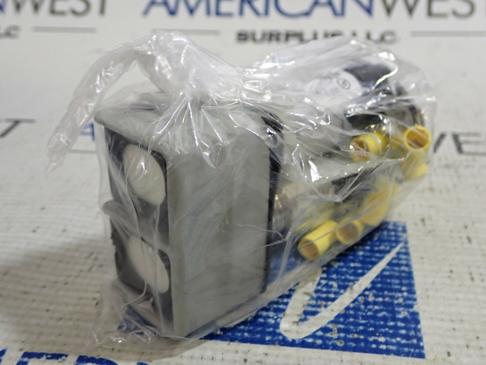 Appleton SPBBU2DBL Universal Pushbutton *NEW