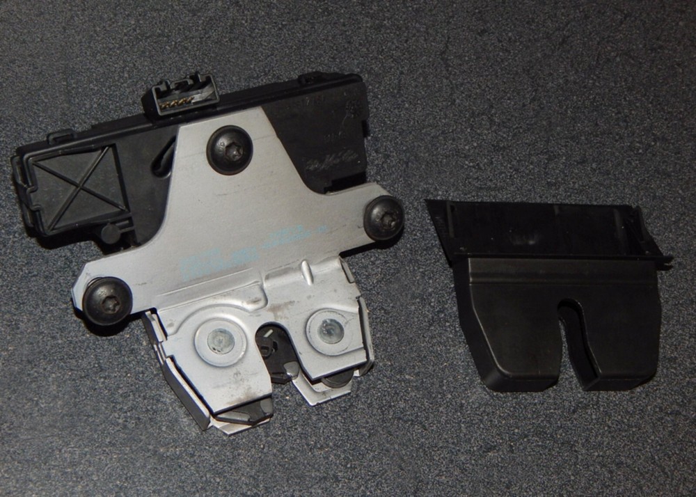 2005-08 JAGUAR X-TYPE WAGON Liftgate Latch Assembly Lock Actuator Release Unlock
