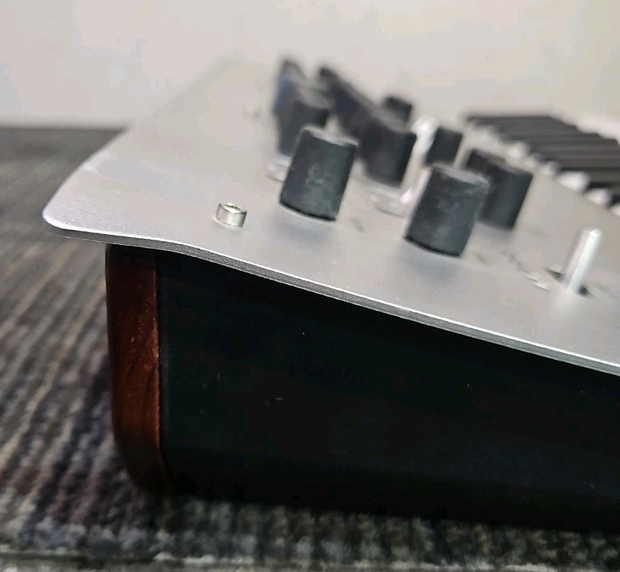 Korg Minilogue 027754 Polyphonic Analog Synthesizer