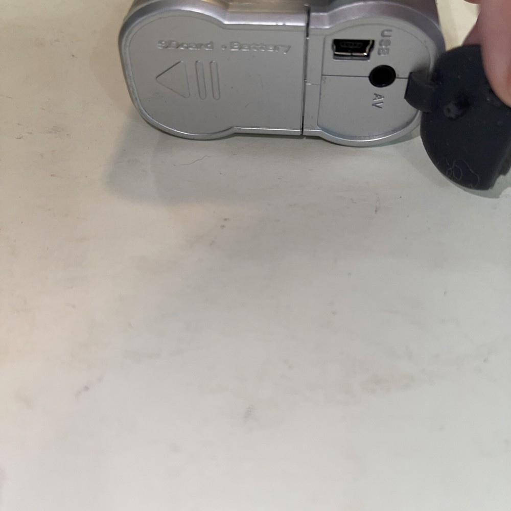 Mustek DV 2000 Multi-Functional Digital Camera Portable Pocket Sized Untested E3