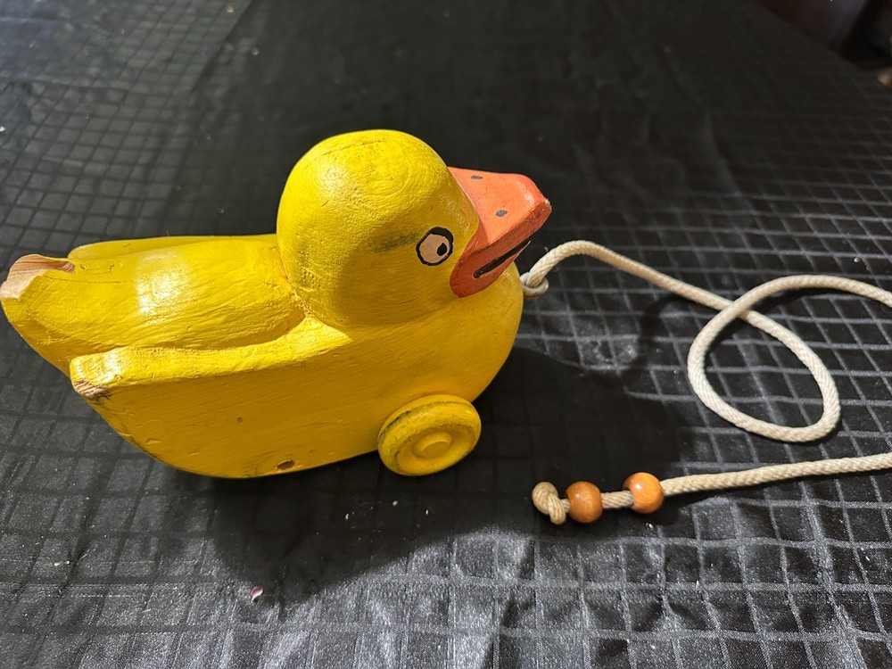 Vintage Wooden Pull Duck Missing Rear Wheels Chip in tail